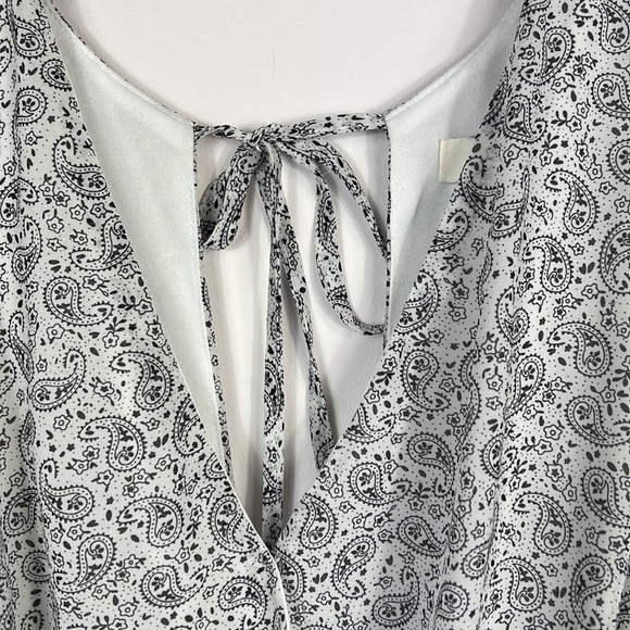 She & Sky Black White Paisley Romper deep V back size large - Picture 6 of 11